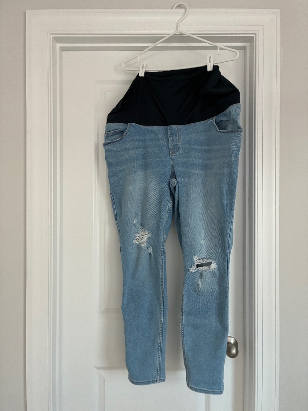 Old Navy MATERNITY full panel distressed skinny jeans